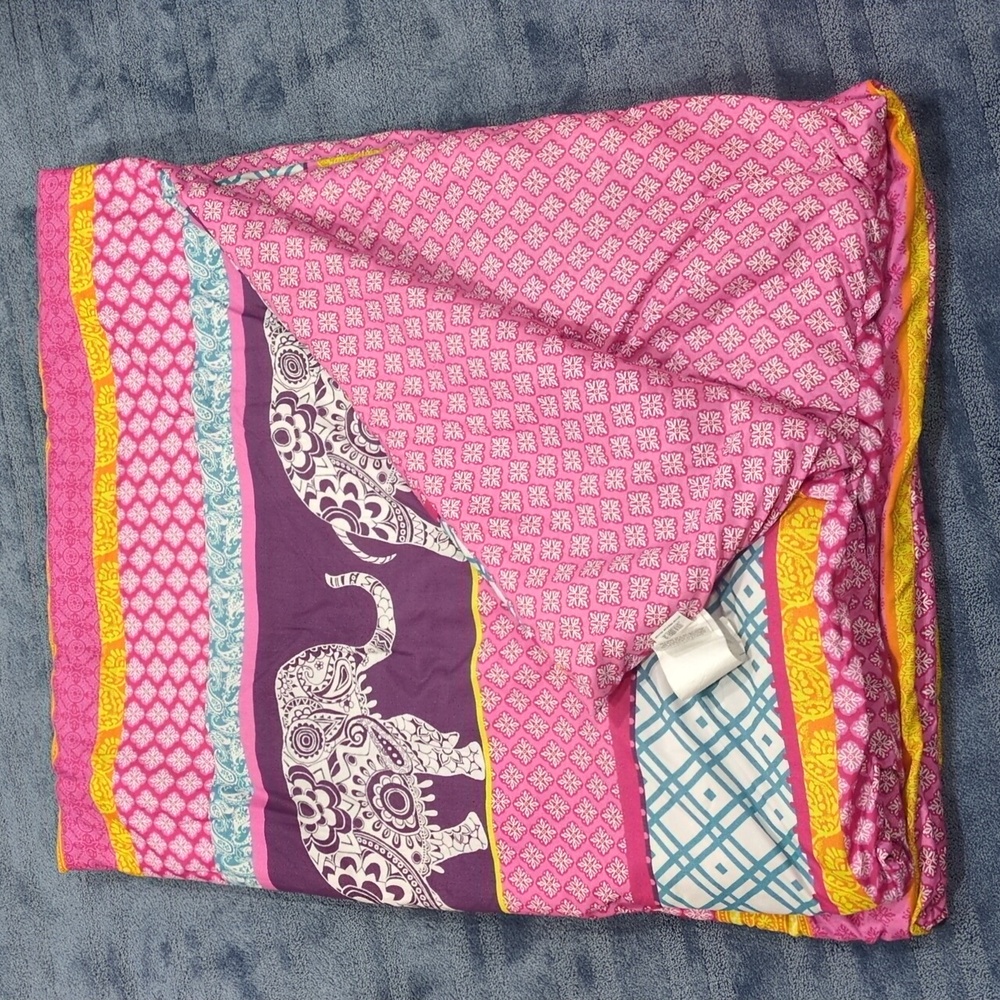 Meghana Twin comforter & standard sham with matching curtains - Picture 2 of 14